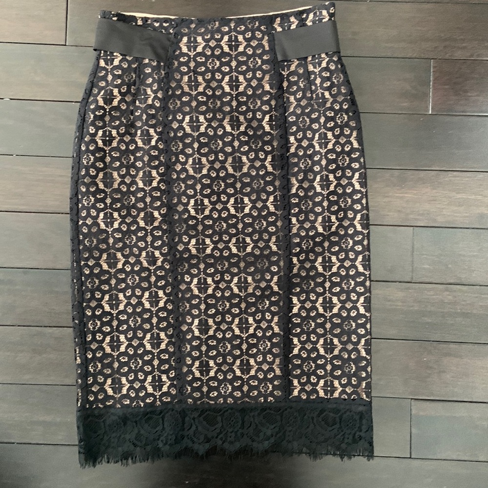 Lace skirt